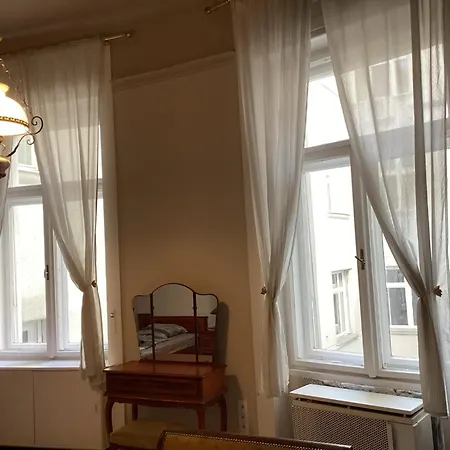 Of * Budapesta