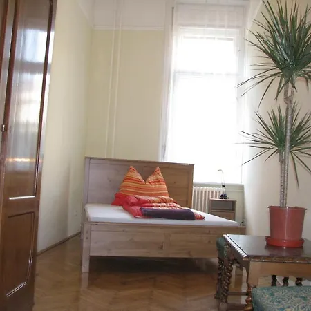 Of Budapesta