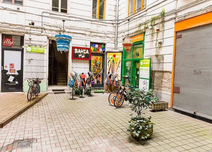 Of * Budapesta