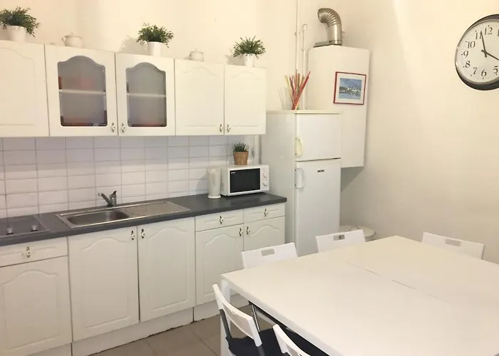 Of شقة بودابست